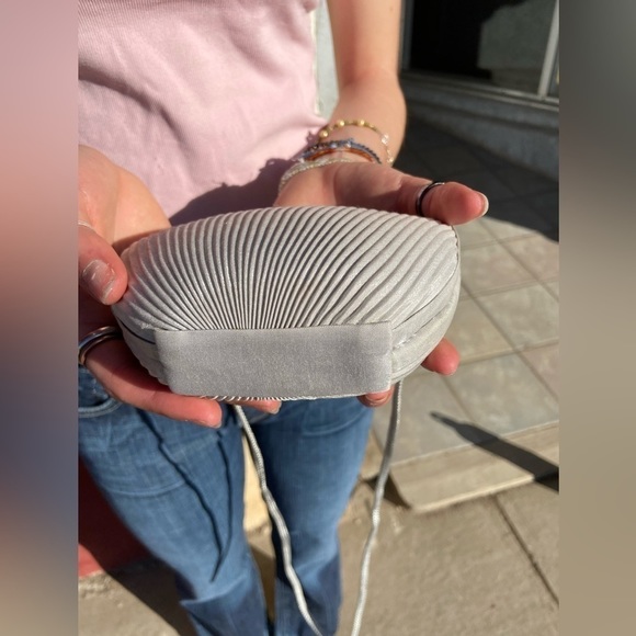 Vintage Silver Satin Evening Clutch/Crossbody Bag - Picture 3 of 7